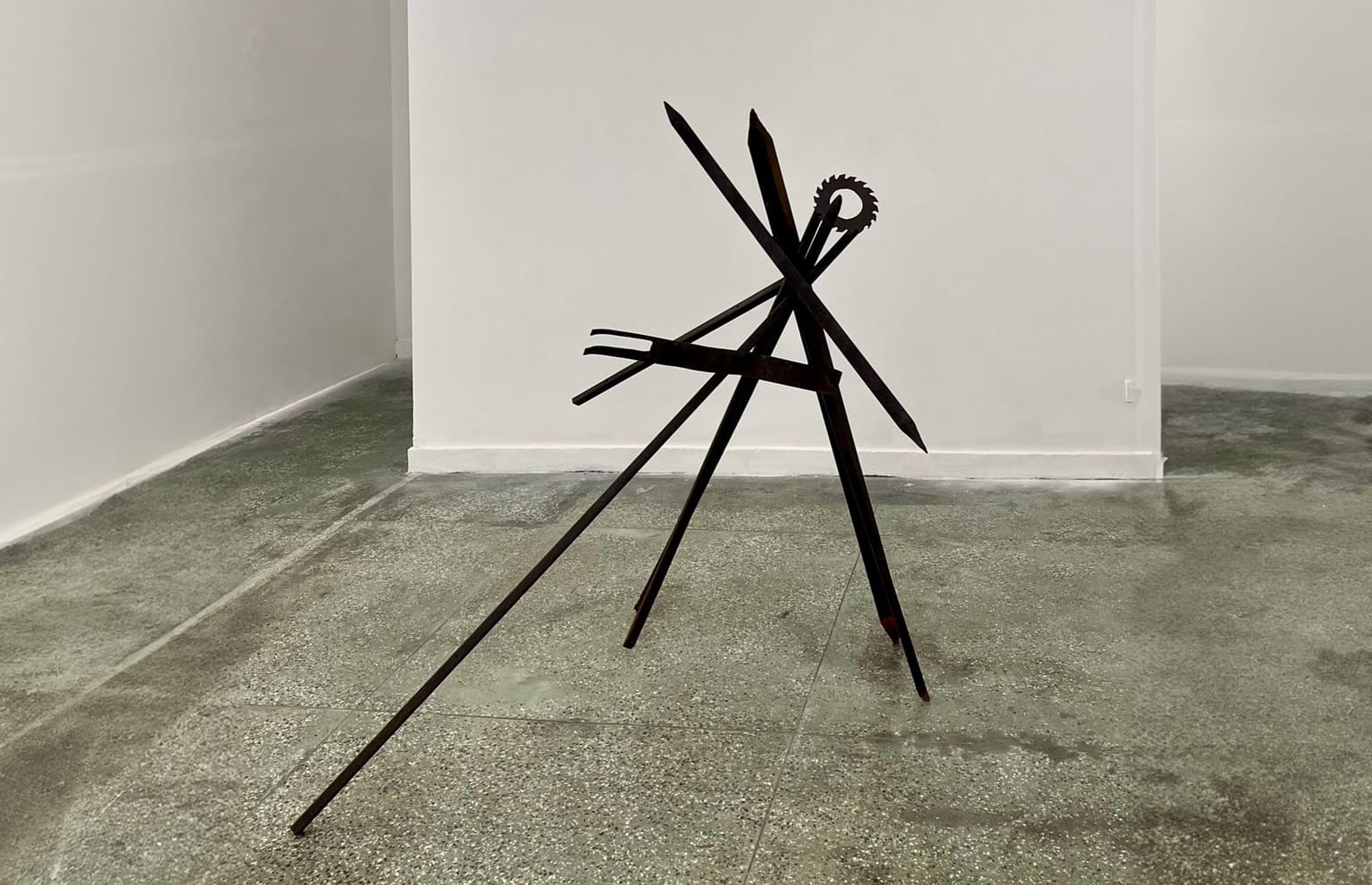 Fragmento II: envoltórios reversíveis, ou além do que o horizonte circunda